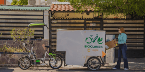 A moment from a bicicladora’s routine recycling collection route with features from participating residents and businesses from Colonia Modelo, a neighborhood located near the program’s CEC