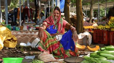 A female farmer and Rourkela resident selling her produce in an outdoor market as part of the Solar-Powered Cold Rooms program.